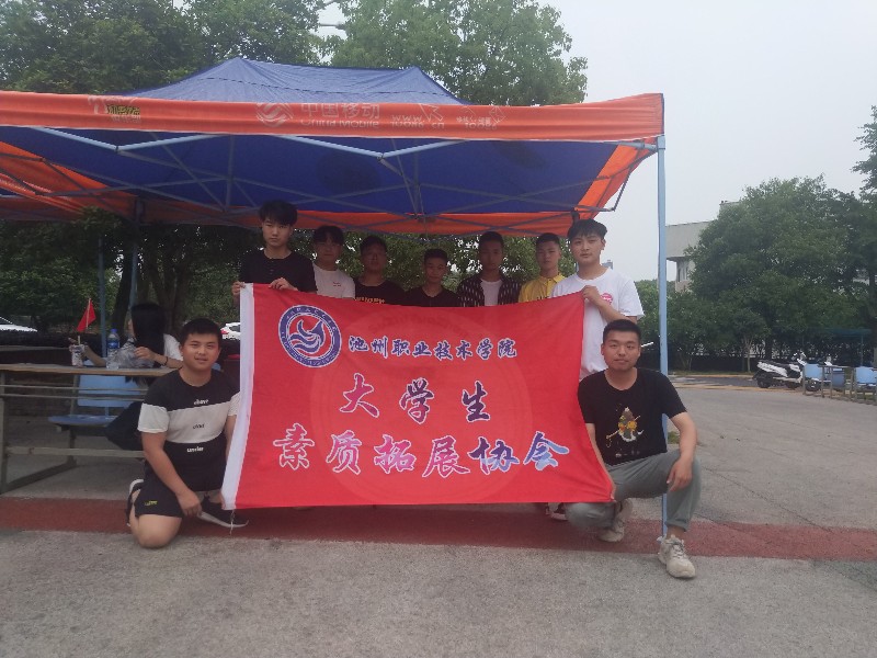 p90514-172658_74057.jpg p90514-172658.jpg